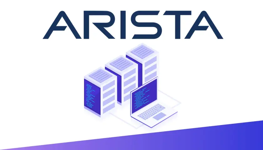 Arista Networks Aktie: Server-Racks und Laptop symbolisieren Wachstum und Technologie.
