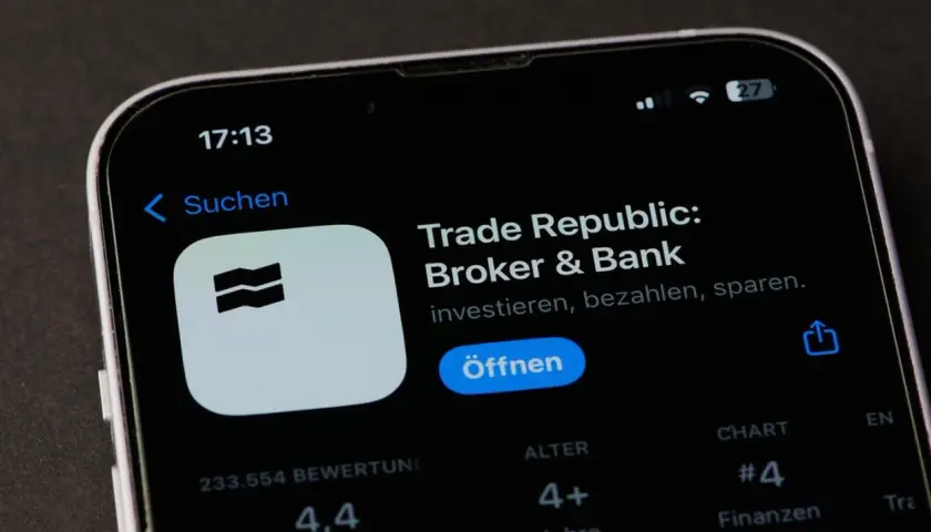 App-Seite von Trade Republic: Broker & Bank. Hier siehst du den "Öffnen"-Button, ideal für deinen Kontoauszug.
